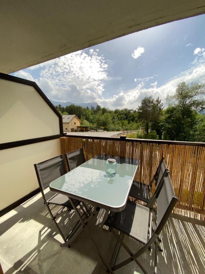 Appartement Situe A Cote Du Lac De Serre Poncon Saint-Sauveur  Extérieur photo